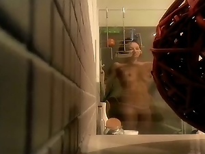 Hidden cam tennants teen daughter spray tanned in the shower