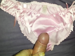 Another wank on Wife&#039;s Panties