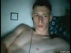 Flexible guy sucks his own cock in a webcam video