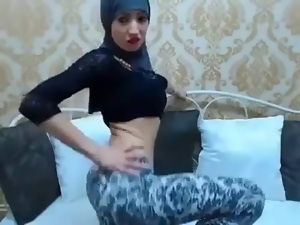 Sexy hijab camgirl