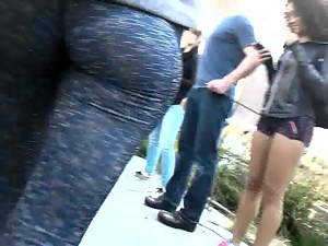 Sexy ass in blue leggings