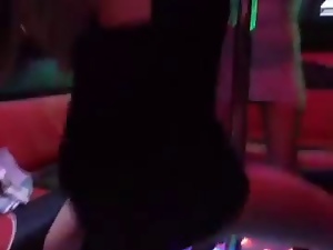 Ava Sambora booty Shake